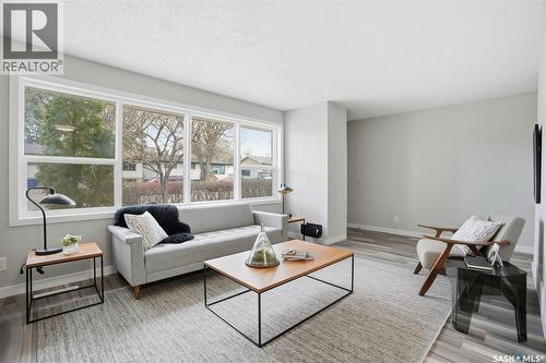 1721 E Avenue N, Saskatoon, SK - Indoor Photo Showing Living Room