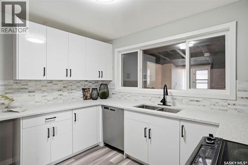 1721 E Avenue N, Saskatoon, SK - Indoor Photo Showing Kitchen With Double Sink