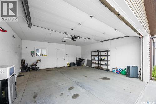 439 Coad Manor, Saskatoon, SK - Indoor Photo Showing Garage