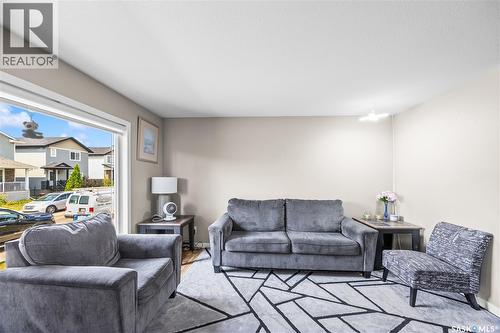 439 Coad Manor, Saskatoon, SK - Indoor Photo Showing Living Room
