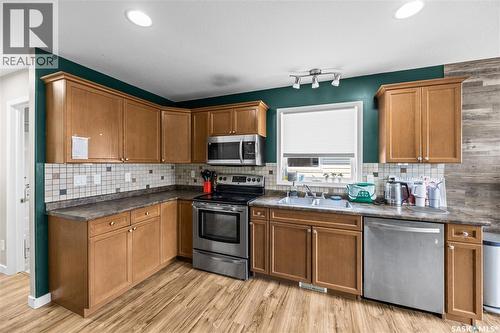 439 Coad Manor, Saskatoon, SK - Indoor Photo Showing Kitchen With Double Sink