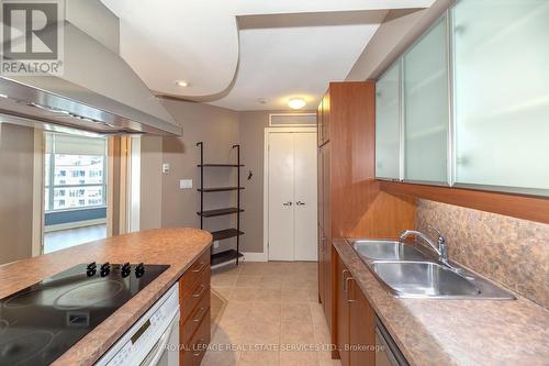 Kitchen - 707 - 550 Queens Quay W, Toronto, ON - Indoor Photo Showing Kitchen With Double Sink