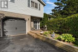 215 MARY ANNE DRIVE Barrie, ON L4N 4T1