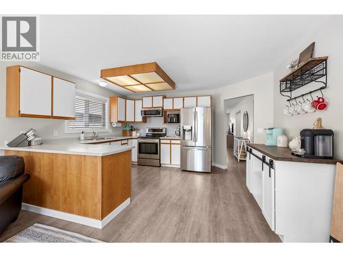 377 Sumac Road E, Kelowna, BC - Indoor Photo Showing Kitchen