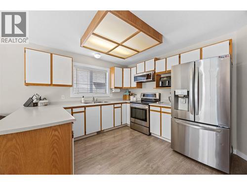 377 Sumac Road E, Kelowna, BC - Indoor Photo Showing Kitchen With Double Sink