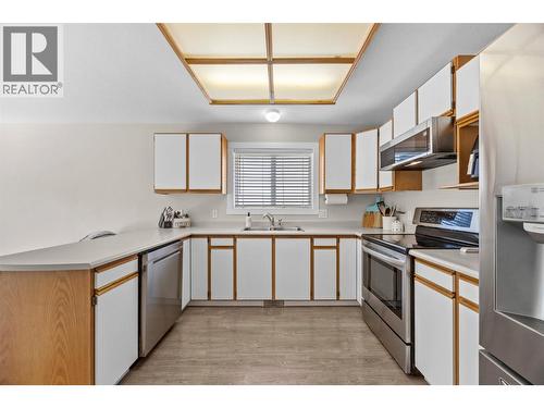 377 Sumac Road E, Kelowna, BC - Indoor Photo Showing Kitchen With Double Sink