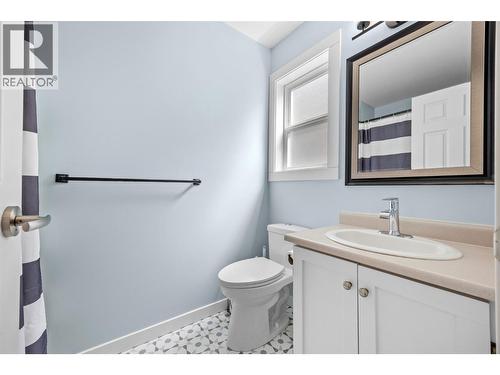 377 Sumac Road E, Kelowna, BC - Indoor Photo Showing Bathroom