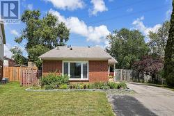 404 BURNLEY COURT Oshawa, ON L1G 7G6