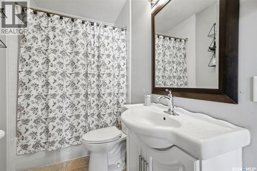 816 Empress Street, Saskatoon, SK - Indoor Photo Showing Bathroom