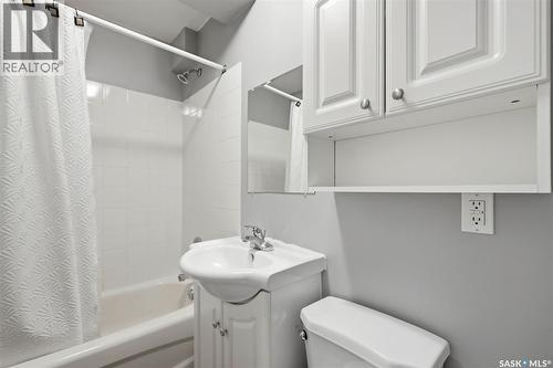 816 Empress Street, Saskatoon, SK - Indoor Photo Showing Bathroom