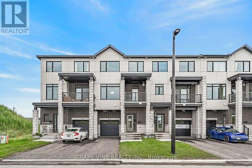 582 ARBIA RIDGE  Ottawa, ON K2S 2S4