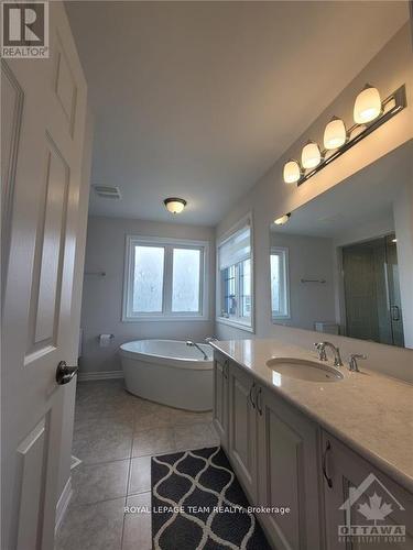 114 Bartonia Circle, Ottawa, ON - Indoor Photo Showing Bathroom