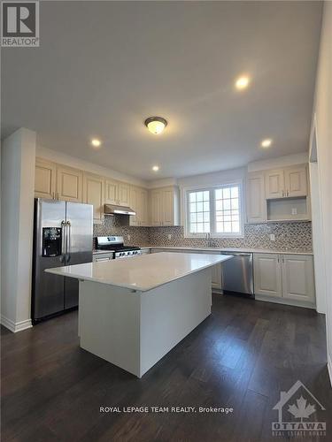 114 Bartonia Circle, Ottawa, ON - Indoor Photo Showing Kitchen With Upgraded Kitchen