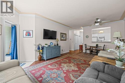 877 Klo Road Unit# 112, Kelowna, BC - Indoor Photo Showing Living Room