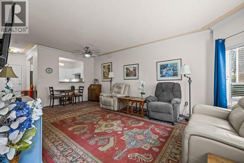 877 Klo Road Unit# 112, Kelowna, BC - Indoor Photo Showing Living Room