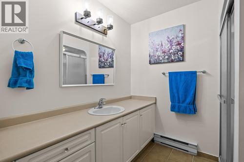 877 Klo Road Unit# 112, Kelowna, BC - Indoor Photo Showing Bathroom