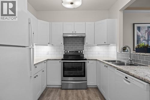 877 Klo Road Unit# 112, Kelowna, BC - Indoor Photo Showing Kitchen With Double Sink With Upgraded Kitchen