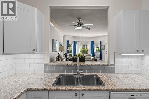877 Klo Road Unit# 112, Kelowna, BC - Indoor Photo Showing Kitchen With Double Sink