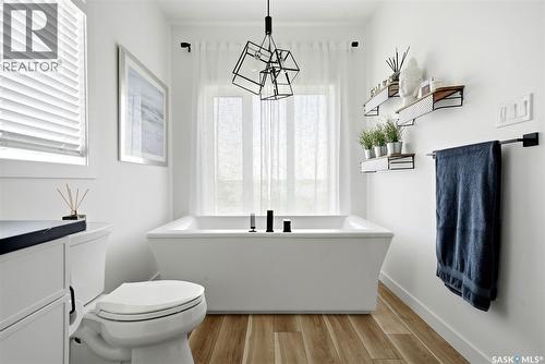 232 Edgewood Drive, Buena Vista, SK - Indoor Photo Showing Bathroom