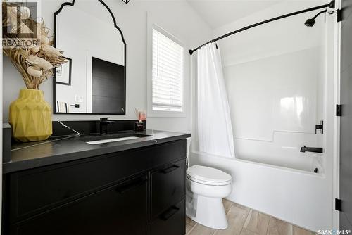 232 Edgewood Drive, Buena Vista, SK - Indoor Photo Showing Bathroom