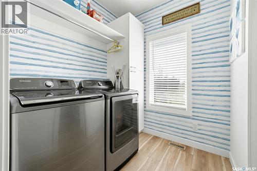 232 Edgewood Drive, Buena Vista, SK - Indoor Photo Showing Laundry Room
