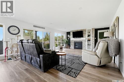232 Edgewood Drive, Buena Vista, SK - Indoor Photo Showing Living Room With Fireplace