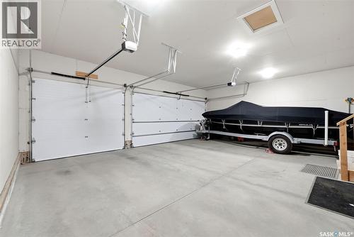 232 Edgewood Drive, Buena Vista, SK - Indoor Photo Showing Garage