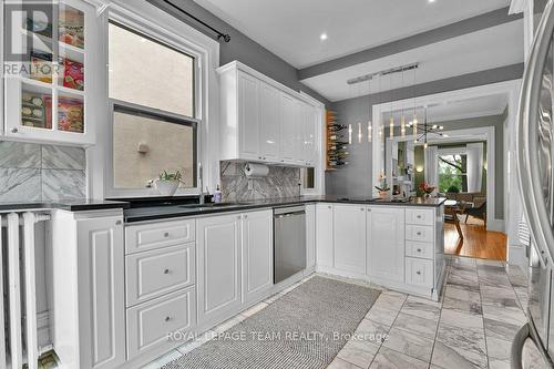 7 Third Avenue, Ottawa, ON - Indoor Photo Showing Kitchen With Upgraded Kitchen