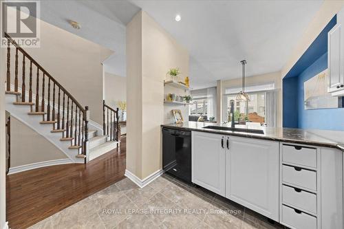 1433 Comfrey Crescent, Ottawa, ON - Indoor Photo Showing Kitchen