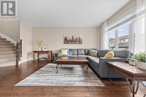 1433 Comfrey Crescent, Ottawa, ON - Indoor Photo Showing Living Room