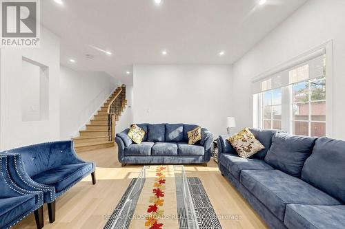 82 Jack Monkman Crescent, Markham, ON - Indoor Photo Showing Living Room