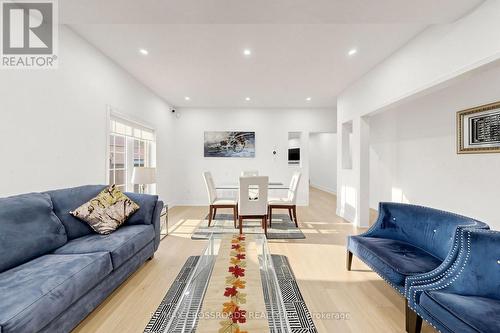 82 Jack Monkman Crescent, Markham, ON - Indoor Photo Showing Living Room