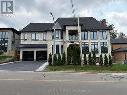211 KENNEDY STREET W Aurora, ON L4G 2L9