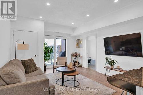 507 - 4 Spice Way, Barrie, ON - Indoor Photo Showing Living Room