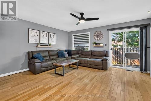 9 - 37 Bond Court, Guelph, ON - Indoor Photo Showing Living Room