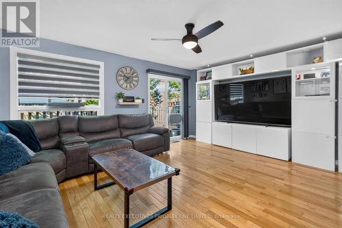 9 - 37 Bond Court, Guelph, ON - Indoor Photo Showing Living Room
