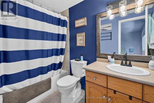 9 - 37 Bond Court, Guelph, ON - Indoor Photo Showing Bathroom