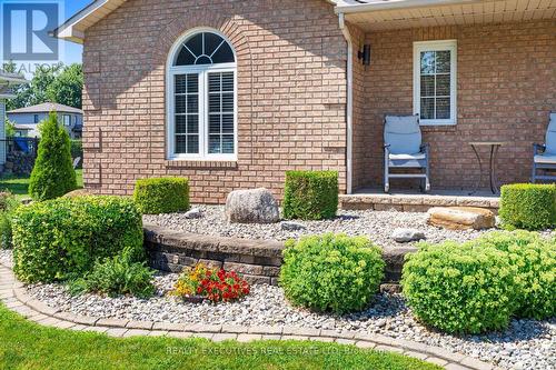 Front Garden - 434 Queen Street, North Dundas, ON - Outdoor