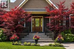2073 DERAMORE Drive Oakville, ON L6J 2P7
