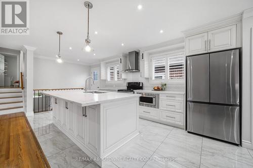 6346 Neuchatel Road, Mississauga, ON - Indoor Photo Showing Kitchen With Upgraded Kitchen