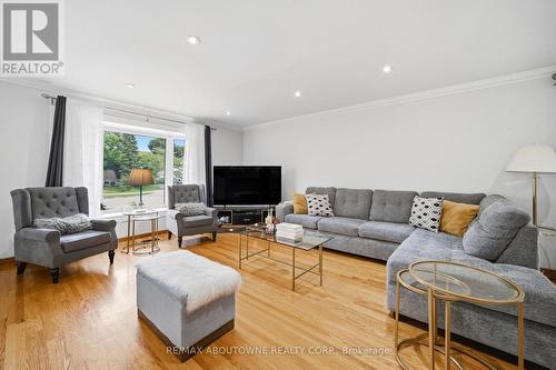 6346 Neuchatel Road, Mississauga, ON - Indoor Photo Showing Living Room