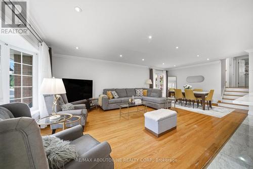 6346 Neuchatel Road, Mississauga, ON - Indoor Photo Showing Living Room