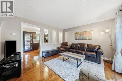402 2703 Spadina Crescent E, Saskatoon, SK - Indoor Photo Showing Living Room