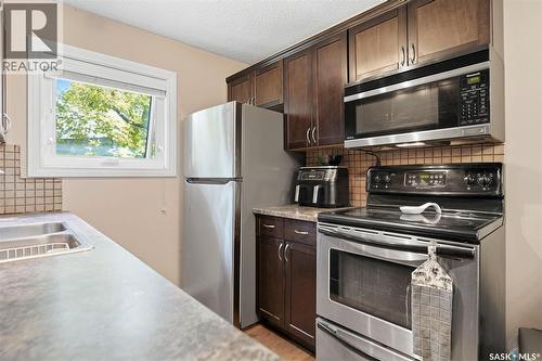 402 2703 Spadina Crescent E, Saskatoon, SK - Indoor Photo Showing Kitchen With Double Sink