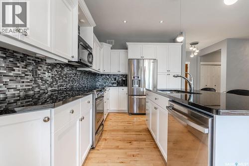 419 Paton Place, Saskatoon, SK - Indoor Photo Showing Kitchen With Stainless Steel Kitchen With Upgraded Kitchen