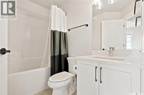 41 651 Dubois Crescent, Saskatoon, SK - Indoor Photo Showing Bathroom