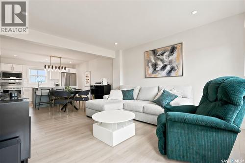 41 651 Dubois Crescent, Saskatoon, SK - Indoor Photo Showing Living Room