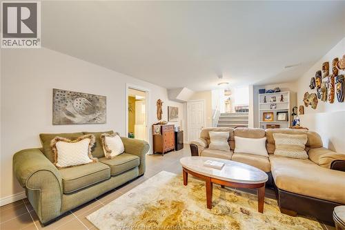 1739 Castleton Avenue, Windsor, ON - Indoor Photo Showing Living Room