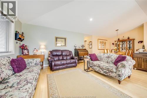 1739 Castleton Avenue, Windsor, ON - Indoor Photo Showing Living Room