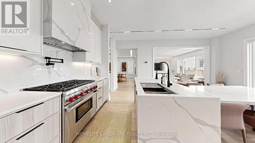 44 David Dunlap Boulevard, Richmond Hill, ON - Indoor Photo Showing Kitchen With Double Sink With Upgraded Kitchen